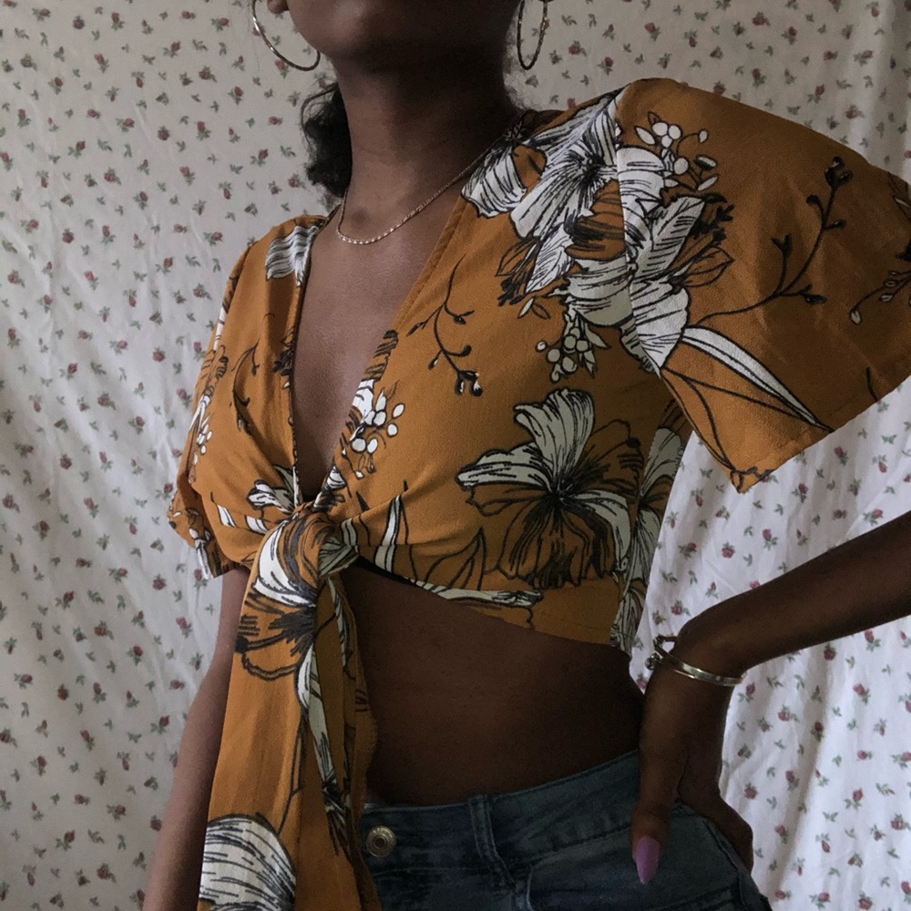 WRAP FLORAL TOP